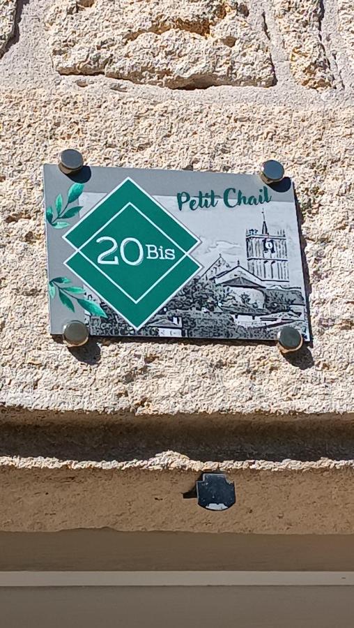 Meuble De Tourisme Petit Chail Saint Savinien Exteriör bild